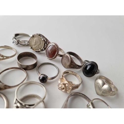 363 - Eighteen assorted silver rings, 60 g