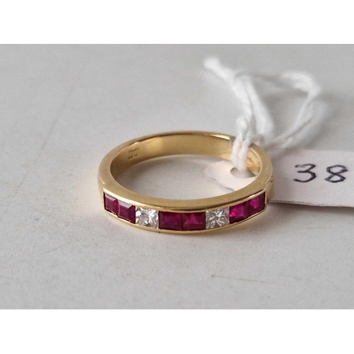 38 - A GOOD QUALITY RUBY AND DIAMOND HALF HOOP RING SET WITH CALIBRE RUBY AND DIAMONDS  18CT GOLD SIZE O ... 