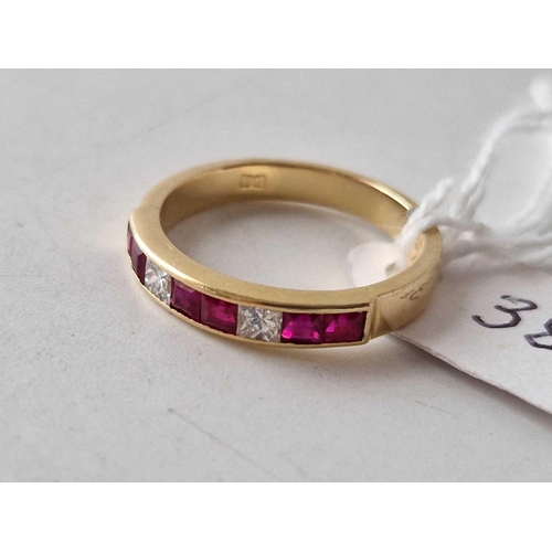 38 - A GOOD QUALITY RUBY AND DIAMOND HALF HOOP RING SET WITH CALIBRE RUBY AND DIAMONDS  18CT GOLD SIZE O ... 