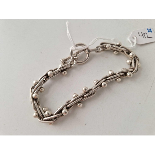 412 - A heavy fancy silver bracelet, 8.5 inch, 32 g