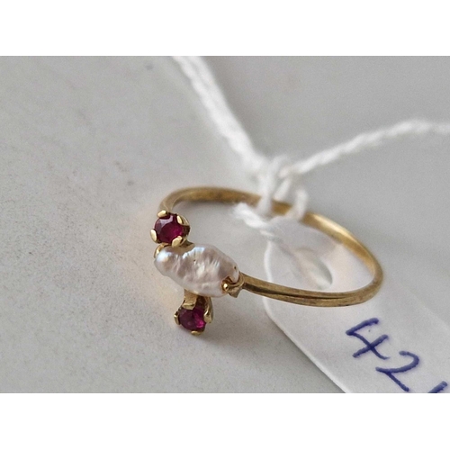 421 - A blister pearl and ruby ring 9ct size L