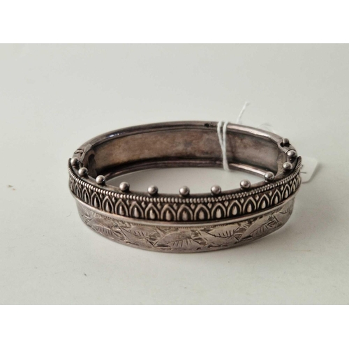 442 - A patent hinged silver bangle