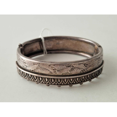 442 - A patent hinged silver bangle