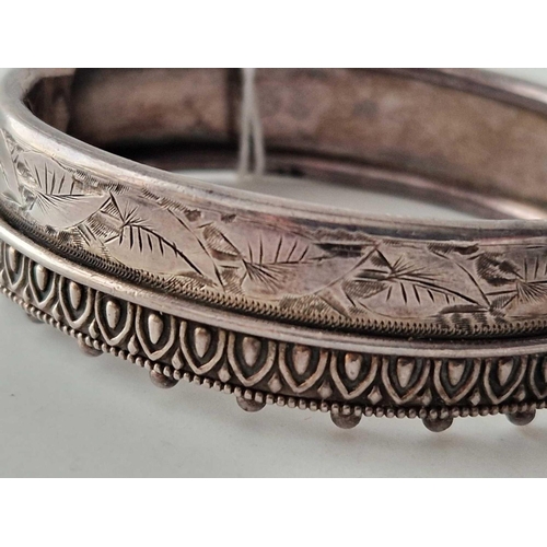 442 - A patent hinged silver bangle