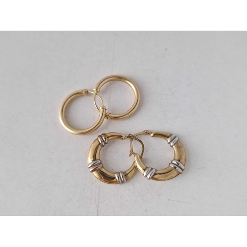 463 - Two pairs of hoop earrings 9ct 1.2 gms