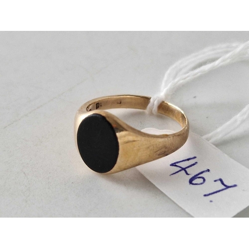 467 - A onyx ring 9ct size O 3.9 gms