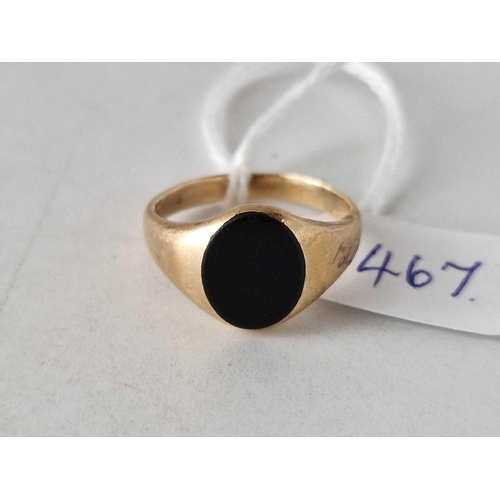 467 - A onyx ring 9ct size O 3.9 gms