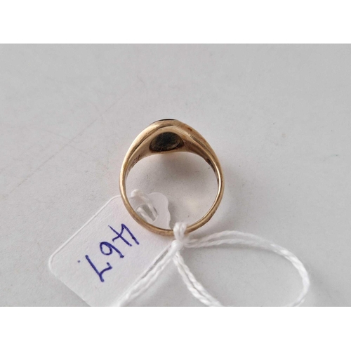 467 - A onyx ring 9ct size O 3.9 gms