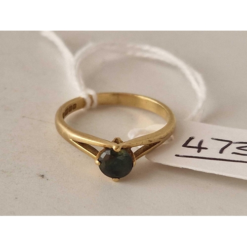 473 - A green single stone ring 18ct gold size N 2.7 gms