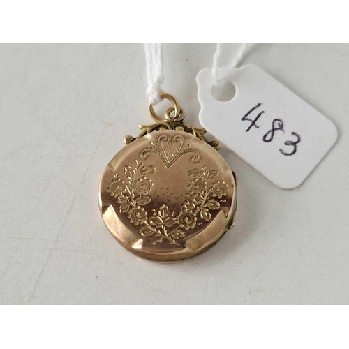 483 - A circular back and front locket, 3.3 g