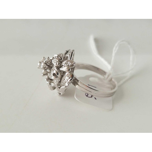 485 - A LARGE DIAMOND CLUSTER RING, 18ct, size R, 7.8 g