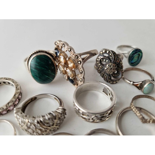 500 - Fourteen assorted silver rings, 54 g