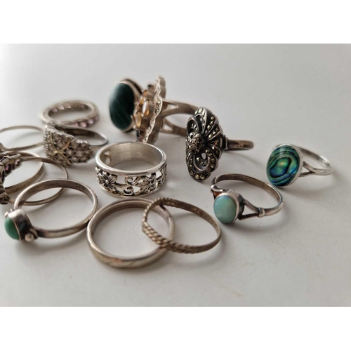 500 - Fourteen assorted silver rings, 54 g