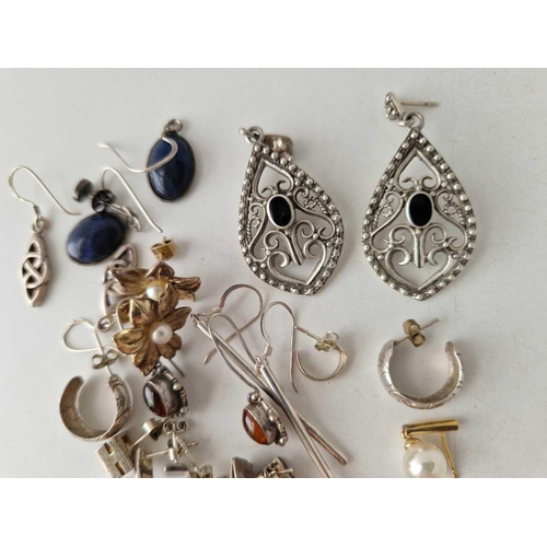 513 - Quantity of silver earrings, 38 g