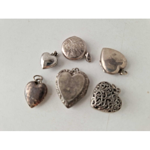 514 - Six silver lockets, 17 g