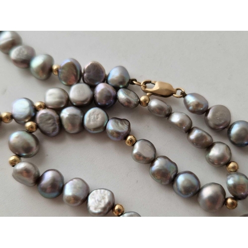 520 - A pearl necklace, 9ct, 18 inch