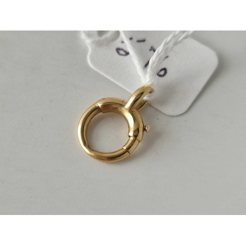 576 - A yellow gold bolt clasp 9ct