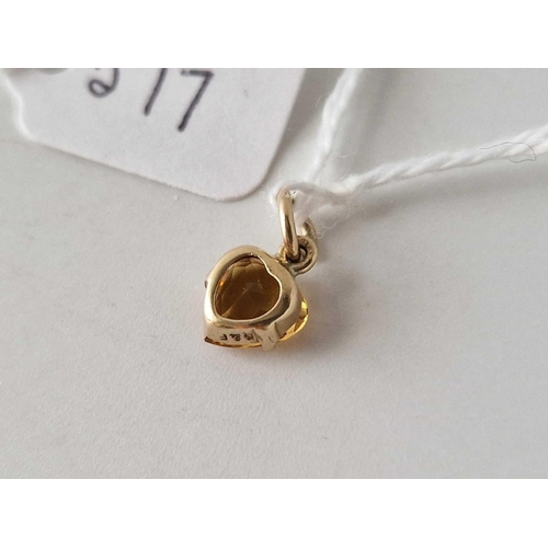 577 - A petite heart shaped citrine pendant 9ct