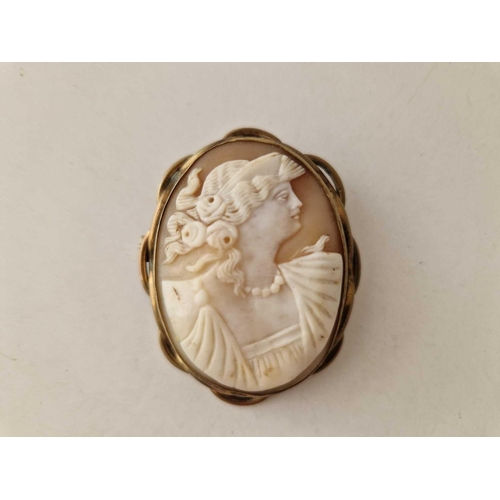 586 - Two cameo brooches