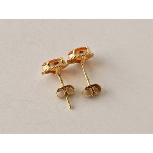 591 - A pair of fire opal ear studs 18ct gold 1,8 gms