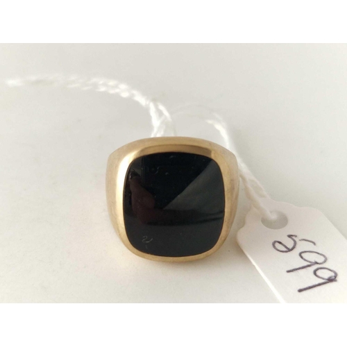 599 - A gents onyx signet ring 9ct size N 6.5 gms