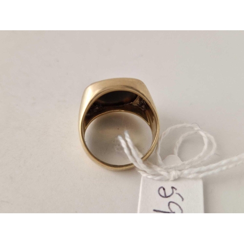 599 - A gents onyx signet ring 9ct size N 6.5 gms