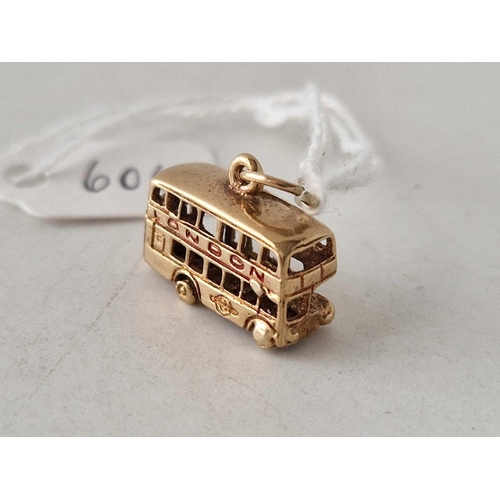 606 - A double decker bus opening charm 9ct 3.3 gms