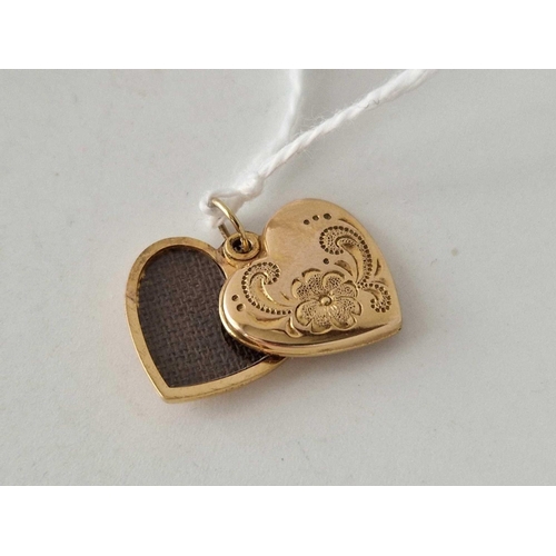 610 - A heart shaped locket 9ct