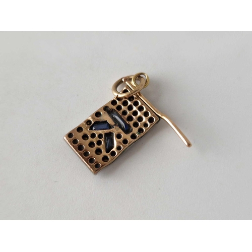 611 - A gold sapphire and diamond letter K flag charm, 1.9 g.