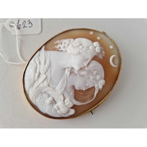 623 - A LARGE VICTORIAN CAMEO BROOCH OF A OWL WITH TWO LADIES 15CT GOLD 19.3 GMS