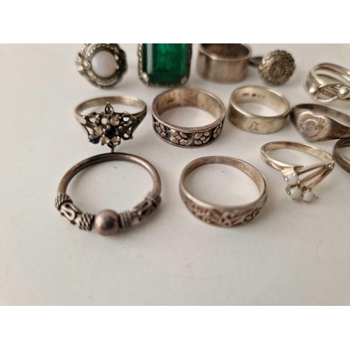 627 - Thirteen assorted silver rings 48 gms