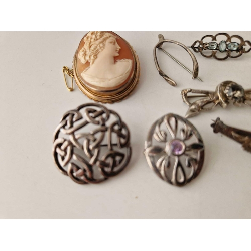 628 - Seven antique and vintage silver brooches