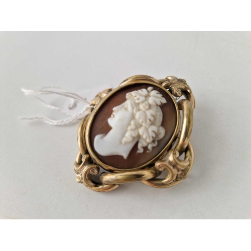 644 - A 19th Century revolving cameo brooch