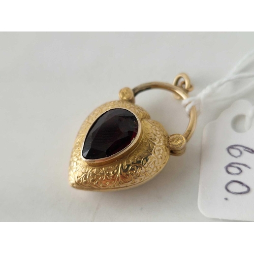 660 - A VICTORIAN GOLD AND GARNET HEART LOCKET, 6.3 g.