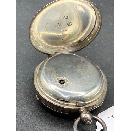 710 - A gents silver pocket watch with seconds dial