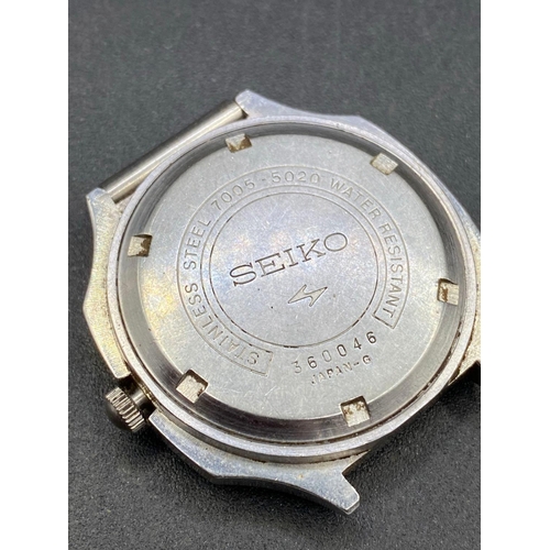 723 - A Seiko Automatic octagonal shaped gents wrist watch, seconds sweep and date aperture