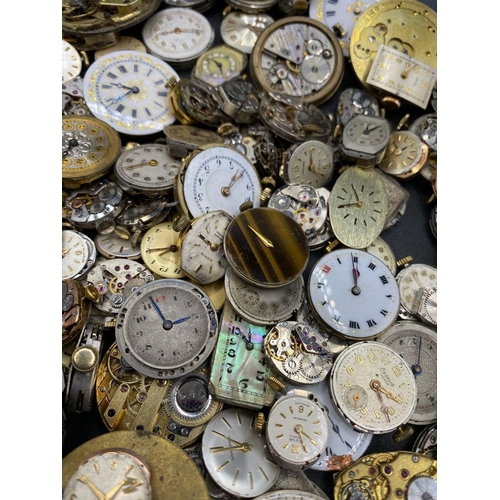 743 - A large quantity ladies watch movements, 900 g