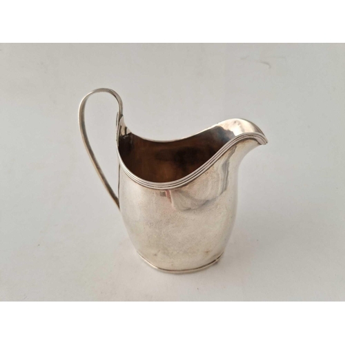 793 - A George III helmet shaped cream jug with reeded rim and handle, 4.5