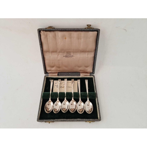 829 - A set of six Art Deco style coffee spoons, Sheffield 1951 by C.B & S, 70g