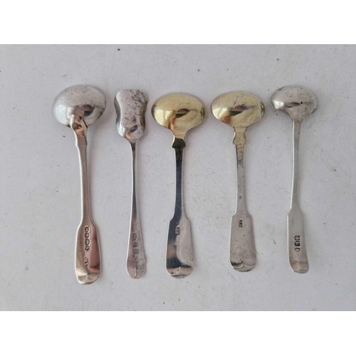 840 - Five various 19th Century cruet spoons, 49g