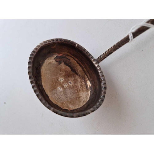 875 - A Georgian toddy ladle of oval bowl, London 1776