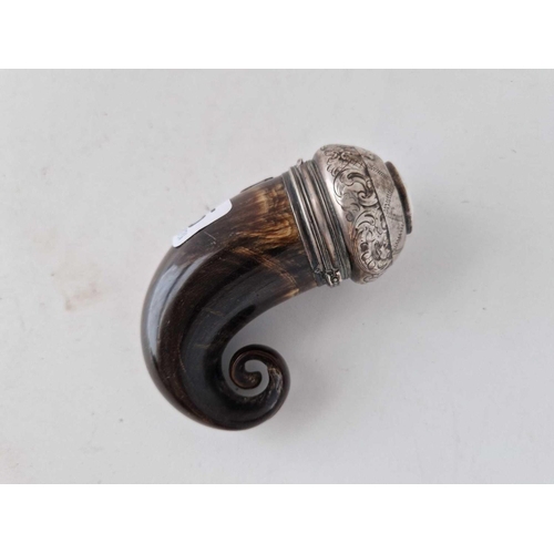 905 - A snuff mull inset with a stone to the hinged cover, 3.5