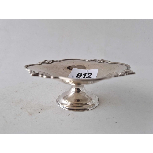 912 - A small shaped oblong dish on pedestal base, 4