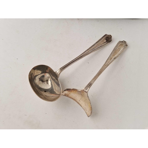 925 - A boxed spoon and pusher, Sheffield 1929, 66g