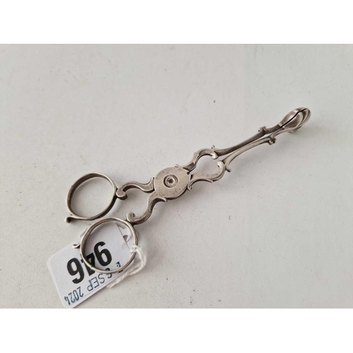 946 - A pair of Georgian scissor shaped sugar nips by IC