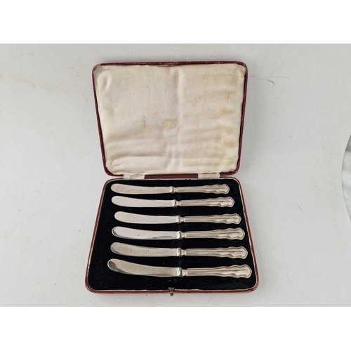 967 - A boxed set of six silver handled tea knives