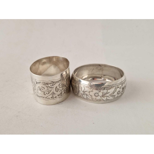 997n - Two engraved napkin rings, 41 g.