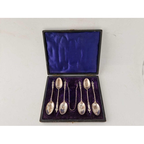 997y - A boxed of six apostle top coffee spoons plus tongs, Birmingham 1907, 75 g.