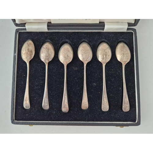 998 - A good set of six boxed picture back teaspoons, 79 g.