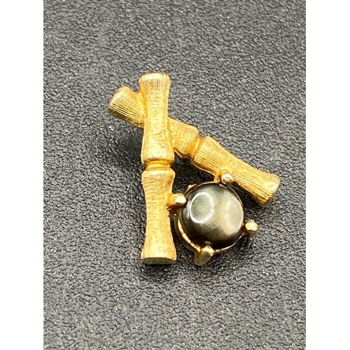 470 - A star stone pendant 18ct gold 2.2 gms